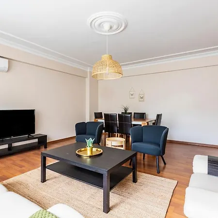Gorgeous 3 Bedroom Flat - No8 Apartament *