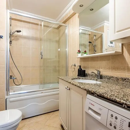 Gorgeous 3 Bedroom Flat - No8 * Istanbul