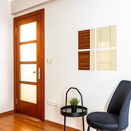 Gorgeous 3 Bedroom Flat - No8