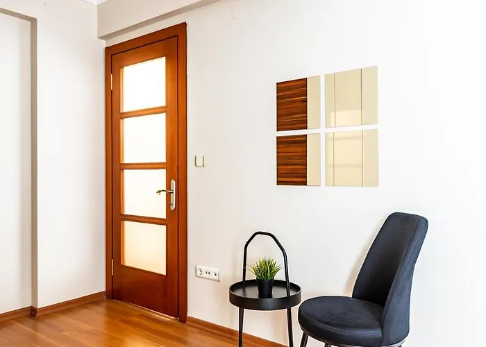 Gorgeous 3 Bedroom Flat - No8