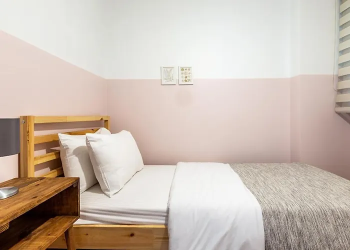 Gorgeous 3 Bedroom Flat - No8